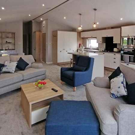 The Springs Lakeside Holiday Park Fladbury エクステリア 写真
