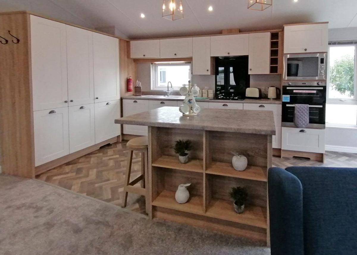 The Springs Lakeside Holiday Park Fladbury エクステリア 写真