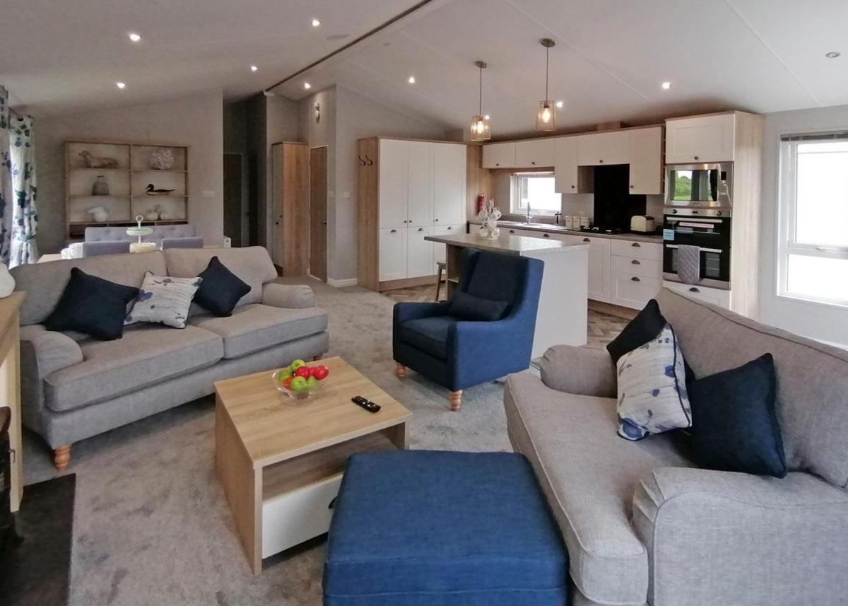 The Springs Lakeside Holiday Park Fladbury エクステリア 写真