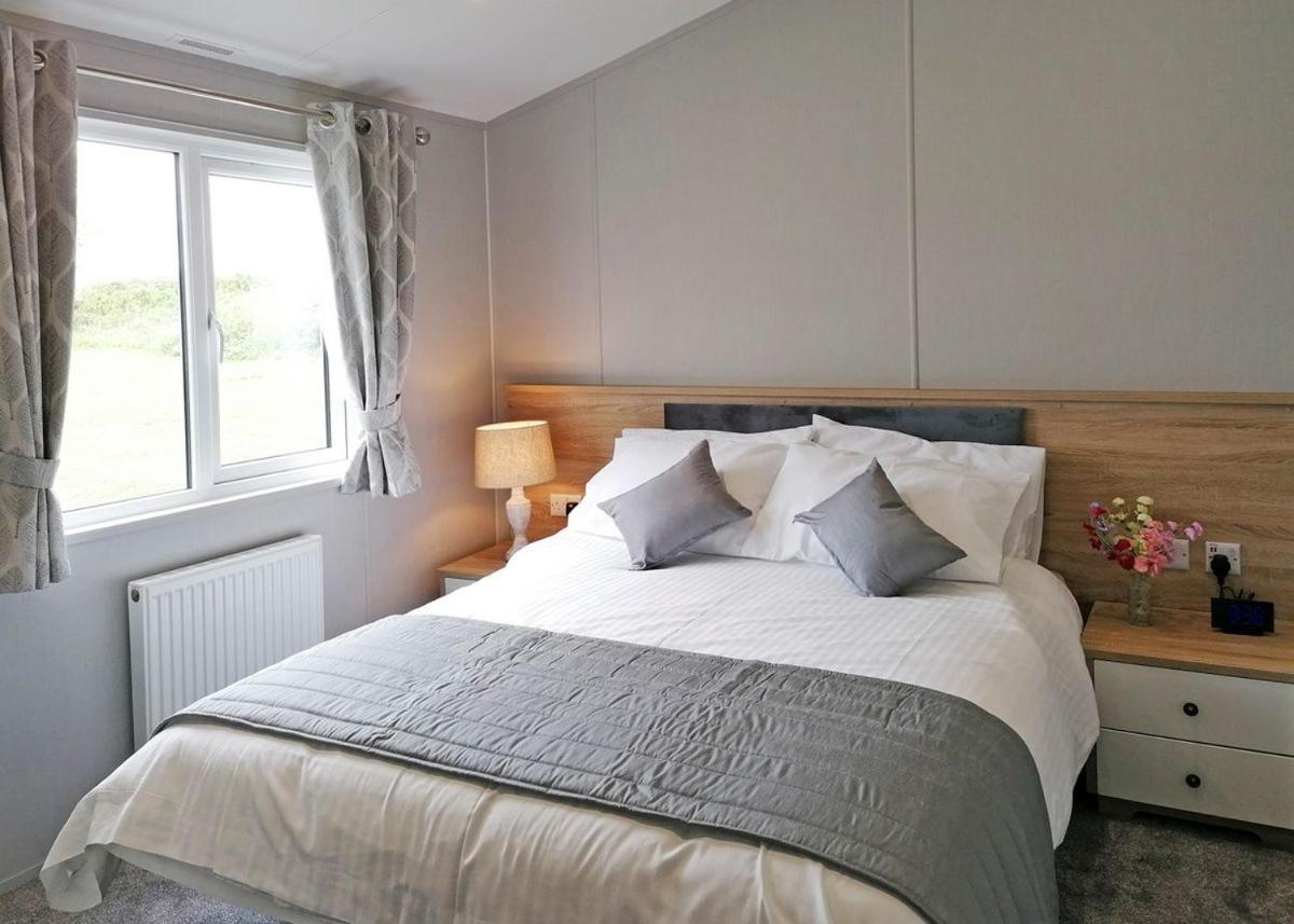 The Springs Lakeside Holiday Park Fladbury エクステリア 写真