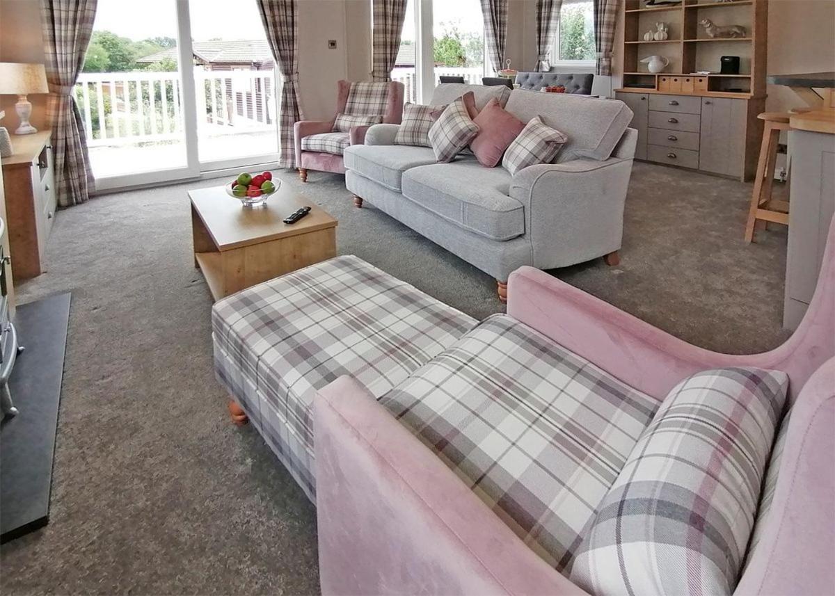 The Springs Lakeside Holiday Park Fladbury エクステリア 写真