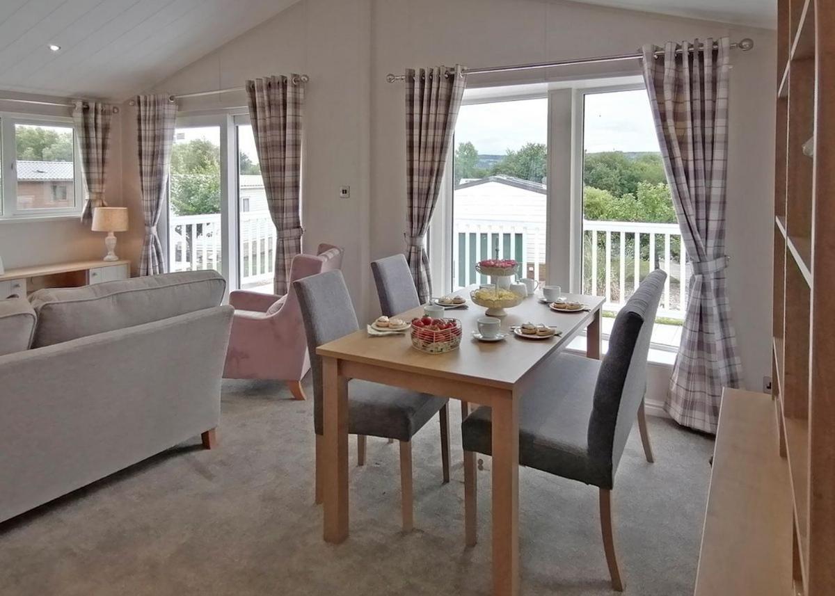 The Springs Lakeside Holiday Park Fladbury エクステリア 写真