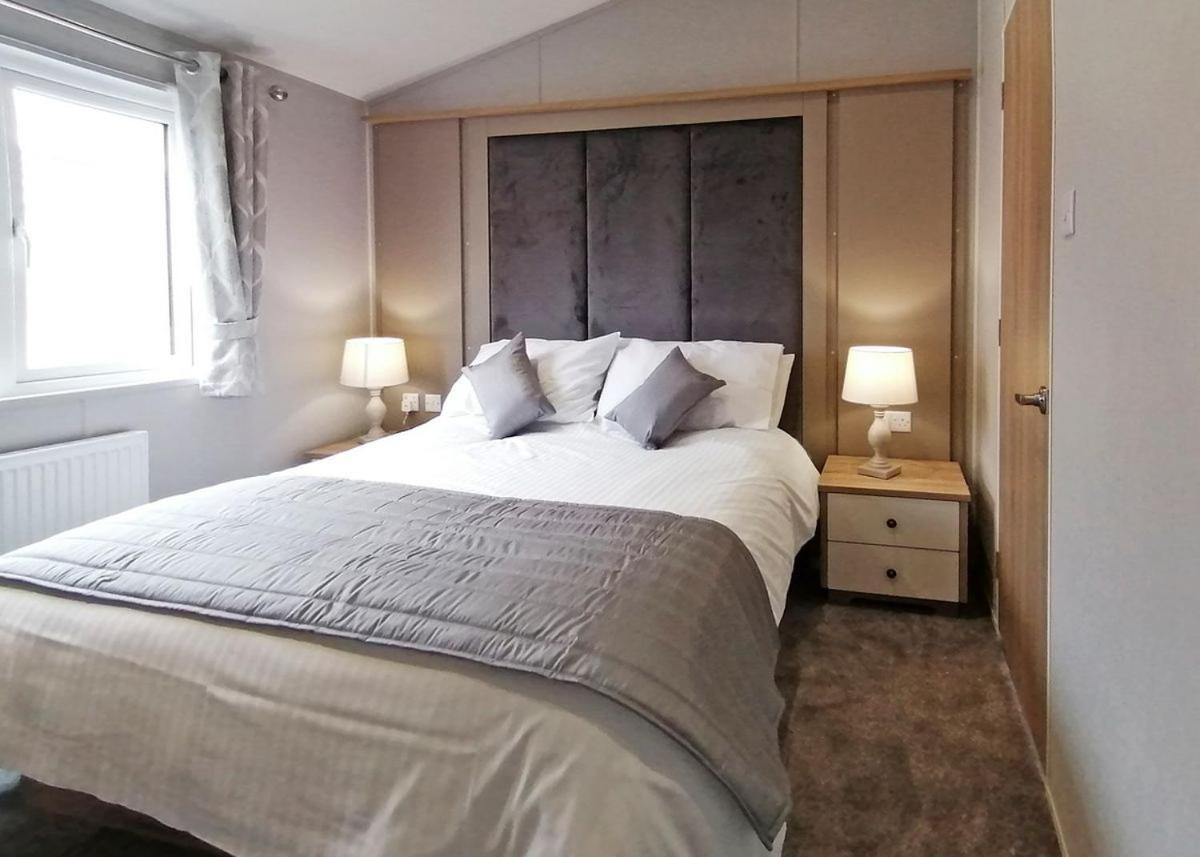 The Springs Lakeside Holiday Park Fladbury エクステリア 写真