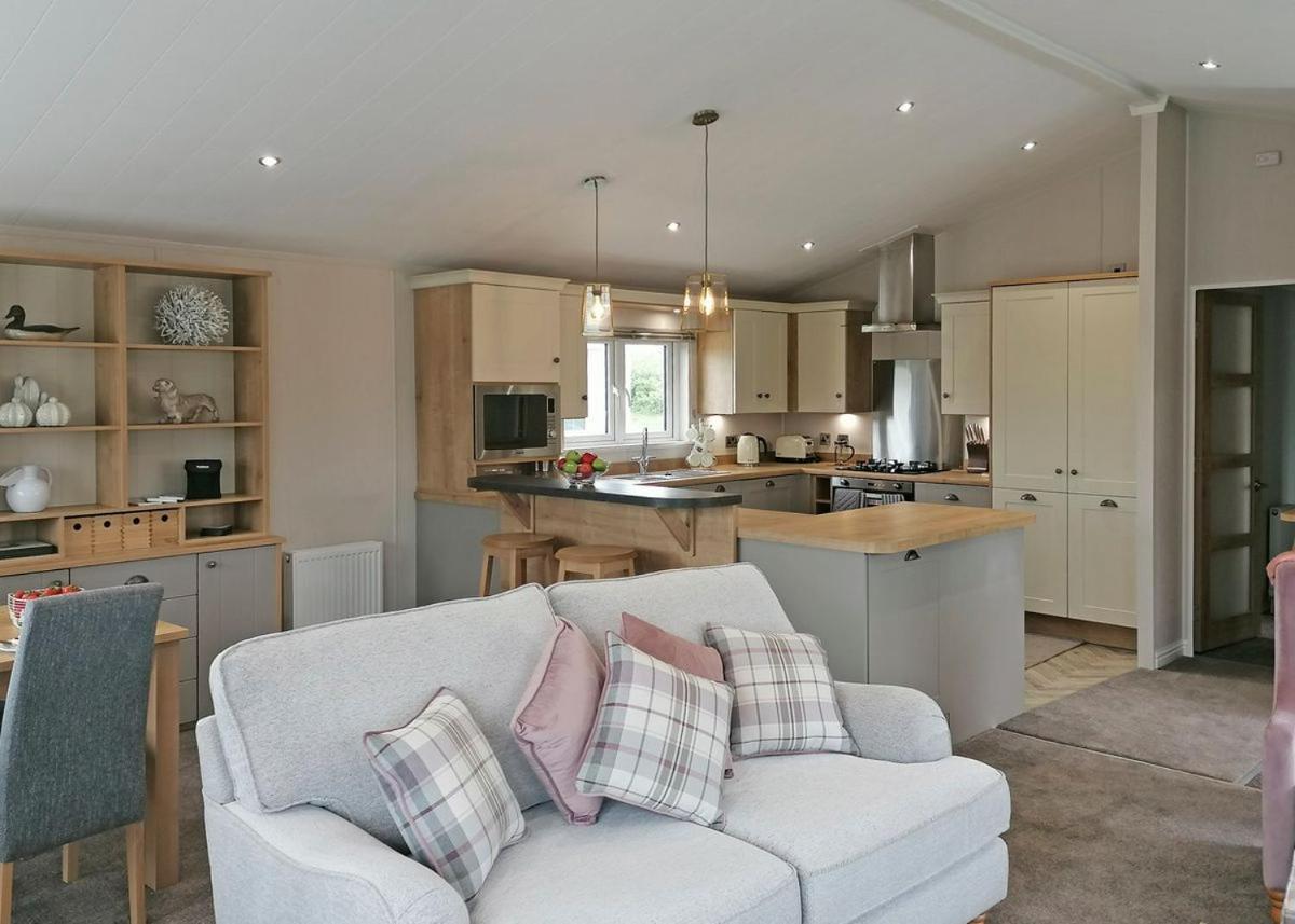 The Springs Lakeside Holiday Park Fladbury エクステリア 写真