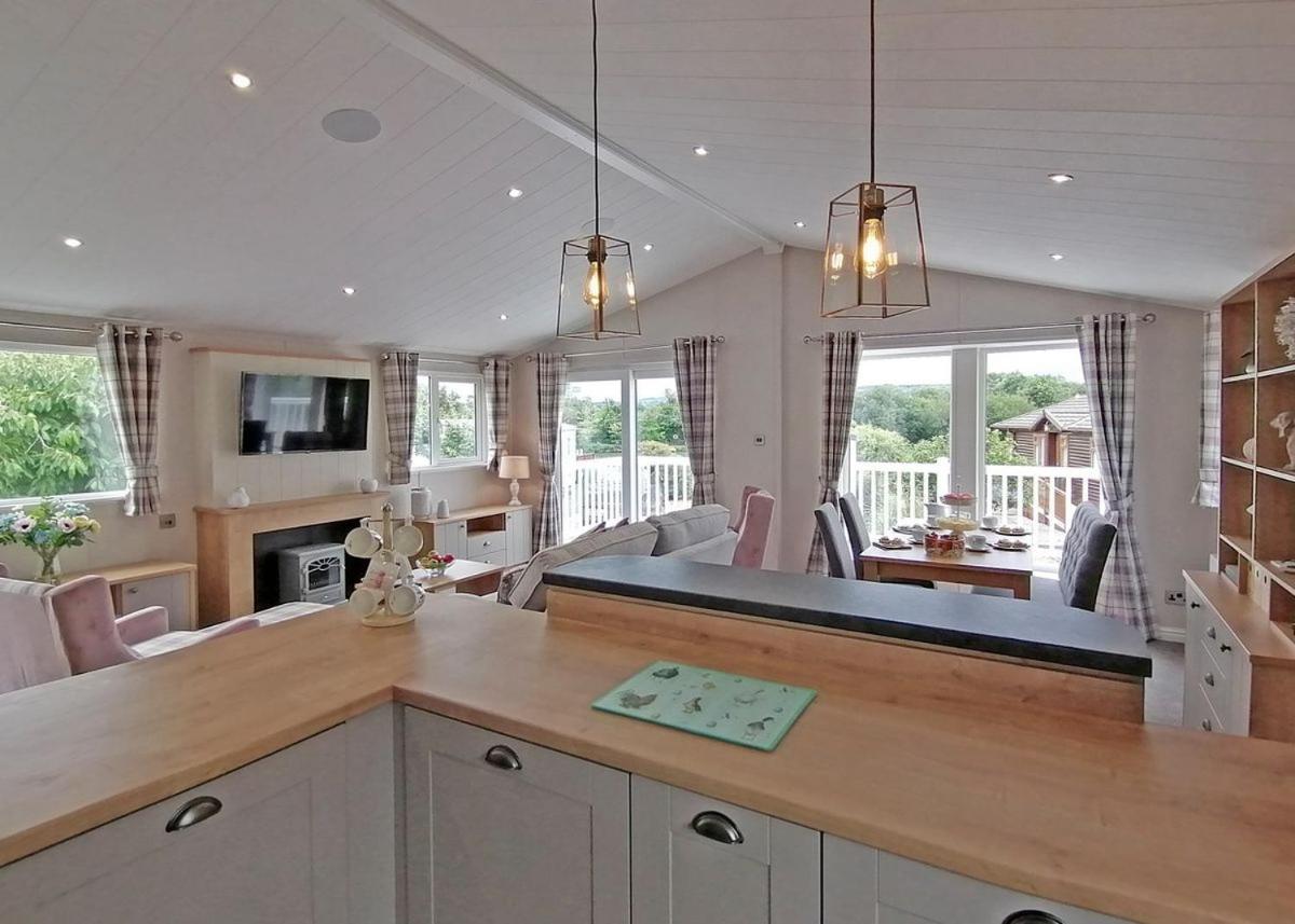 The Springs Lakeside Holiday Park Fladbury エクステリア 写真