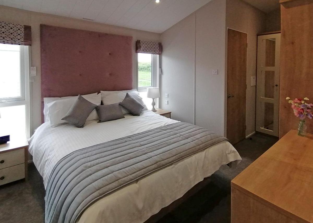 The Springs Lakeside Holiday Park Fladbury エクステリア 写真