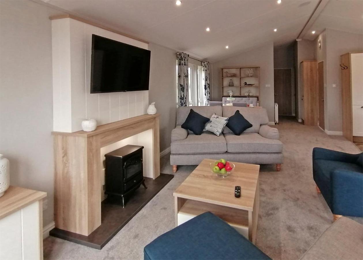 The Springs Lakeside Holiday Park Fladbury エクステリア 写真